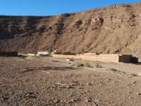 Vista a una casa en el desierto marroquí